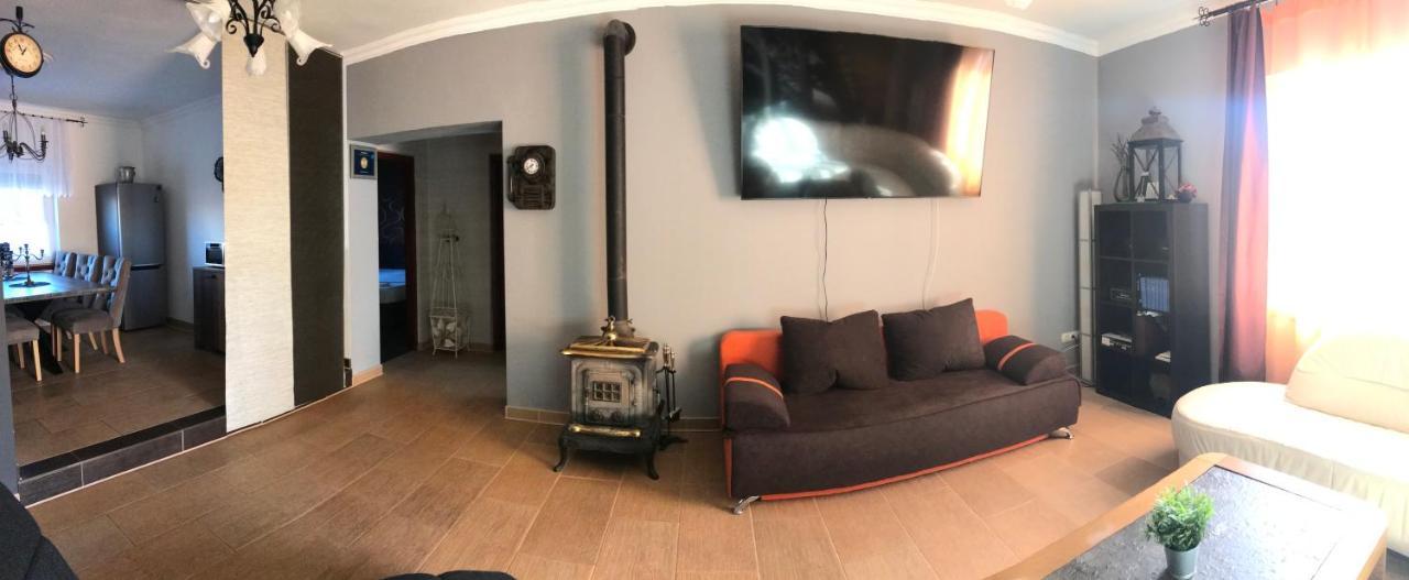 Eden Apartman Algyo Exterior foto